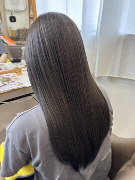 透明感あふれるグレージュカラー