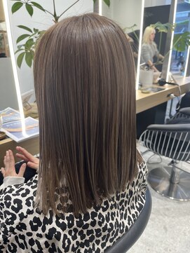 シータ(c i e t a) ハイライトカラー/白髪ぼかし