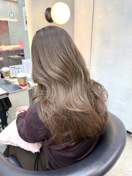 ロンドポレール 北千住(Lond polaire) バタフライカットグレーブラウンワンホンレイヤー