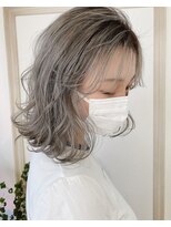 メルク ユニ(merc.uni)&nbsp;大人ガーリーブリーチカラーで憧れのシルバー2/16