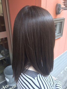 ディー(dee) dee 柔らかグレージュ×ナチュラルストレート