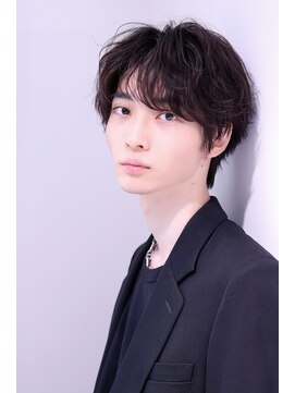 ネイビー(NAVY) ニュアンスセンターパート カルマパーマ 黒髪 大人ショート