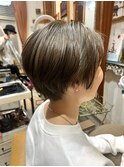 アッシュベージュ透明感ミルクティーコンパクトショートカット
