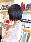 ぷつっとボブ　切りっぱなしボブ　黒髪　フェザーバング