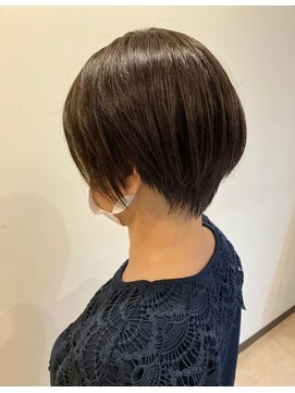 スタジオ アルファプラス 日暮里店(studio α+) ステップボーンカットカットボブショートハイライト白髪ぼかし