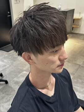 ヒュイル バイ ニアウ(Hwyl by Niau) メンズマッシュパーマニュアンスパーマスパイラルパーマ刈り上げ