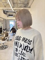 アナ ラーナ(Anna Lanna)&nbsp;柔らかミルクティーブロンド×切りっぱなしボブ