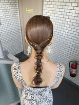 ソノ(sono)&nbsp;編み下ろし　タイトアレンジ　タイトポニー　参列ヘア