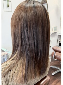 ナンバーガール(number girl)の写真/繰返すカラーやパーマで傷んだ髪も厳選トリートメントで集中ケア。髪に栄養を届けしっとりまとまるツヤ髪に