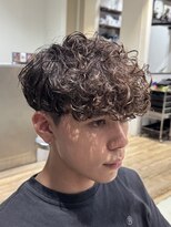 フィフス(fifth)&nbsp;外国人風パーマスペインカールフェードスパイラルパーマ刈り上げ