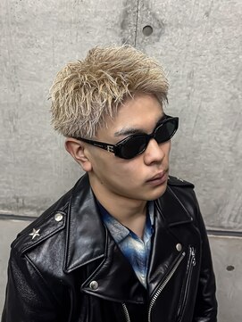 オーシャントーキョー ホワイト 原宿(OCEAN TOKYO WHITE) お客様スタイル刈り上げスパイキーショートハイトーンショート