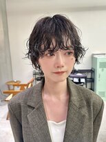 ホロ(hollo)&nbsp;マッシュショートヘア前髪パーマハンサムショートブルーブラック