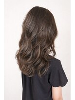 ウル(ulu)&nbsp;ハイライト　名東区　レイヤー　ロング　白髪ぼかし