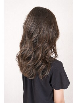 ウル(ulu) ハイライト 名東区 レイヤー ロング 白髪ぼかし