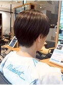 タイトシルエットの美フォルムショート