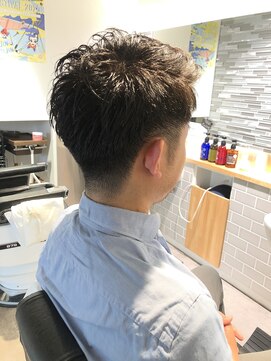 フリゼーア 川西店(FRISEUR) 刈り上げアップバング