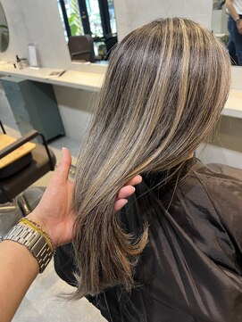 プラスシー(+C) 大人の白髪もぼかせる地毛にハイライト/薬院地毛にハイライト