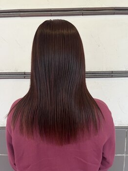 オークラ 万代シルバーホテル店(OKURA)の写真/自然な仕上がりの縮毛矯正で、ナチュラルなストレートヘアに。通いやすい価格なのも◎