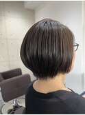 オリーブグレージュ、ショートヘア