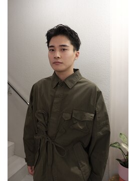 刈り上げセンターパート × サーフカール風 × ニュアンスパーマ