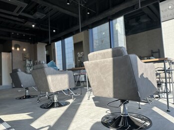 アチェロガーデン(Acero Garden)の写真/お子さまと一緒にゆったり過ごせるのが嬉しい♪スタイリストもママなので気兼ねなくご来店ください！