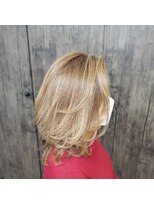 カットインタイム 白髪ぼかしハイライトレイヤースタイル