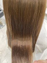 エスカーラ 表参道(THE ESCALA)&nbsp;@shino_ne197 /伸ばしかけの髪の毛にはしっかりと保湿ケアを！