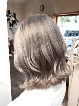 ヘアーデザインサロン スワッグ(Hair design salon SWAG) white beige