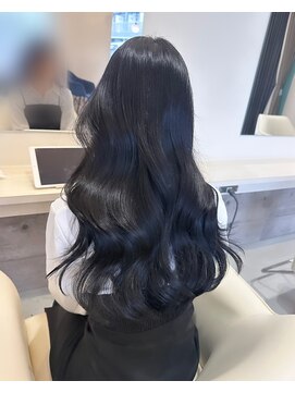 ノーチェ(noche) 暗めカラーにレイヤーカット