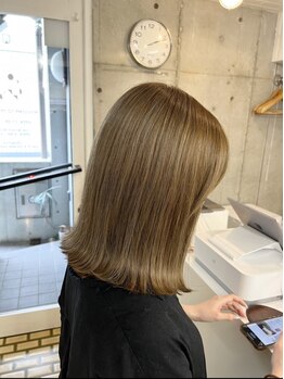 オーサム 下北沢(THE AWESUM)の写真/こだわりのトリートメントで艶感UP◎ダメージ毛やエイジング毛でもなめらかな指通りを実感して[下北沢]