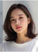 内巻きボブ × ナチュラルベージュ