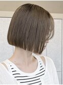 グレージュ切りっぱなしボブ前髪ありミニボブミルクティベージュ
