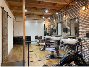 バーバーモンゾー(BARBER MONZO)の写真/知識・経験豊富なスタイリストによるハイクオリティーな施術が人気◇型にハマらない貴方だけのstyleを提案!