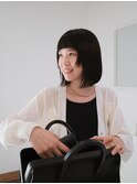 顔周り切り込んだボブ