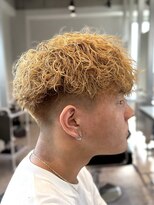 ブレス 西葛西店(BLESS) 【ハイトーン映え】カーリーフェードショート