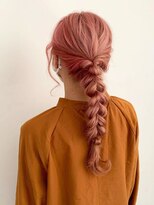 アエル 宝塚南口駅前店(aeru)&nbsp;ピンクカラー×ルーズ三つ編みアレンジ【宝塚南口駅前駅】