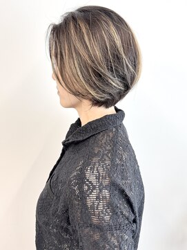 モリオ(morio) ◯朝楽プレイングカラーハイライト大人立体ショートボブ