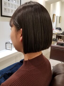 インビテーション(invitation) ストレートでおしゃれなタッセルボブ