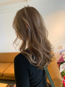 メリー オオサカ(Merly Osaka) ふんわり柔らかい印象スタイル_ヌードベージュカラー_