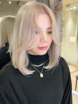 トルネード(TORNADO) 韓国風ヘア 外国人風ヘア くびれヘア ホワイトブロンド M1229