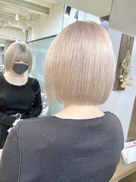 ディア(.eer) 春夏☆ハイトーンショートボブ×ミルクティーブロンド　ミニボブ