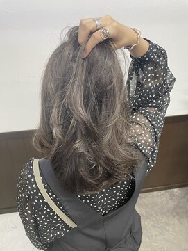 ムーブ(Moob) コントラスト抑えめな大人っぽいハイライトカラー【別府】