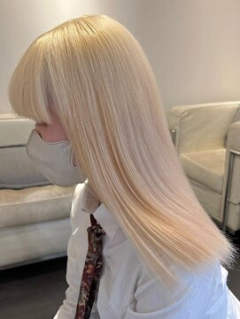 ベレーザ 渋谷(BELEZA) 3926ニュアンスカラー艶髪グレーベージュ金髪ぱっつん前髪