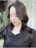 uni新野 くびれ ミディアムヘアスタイル