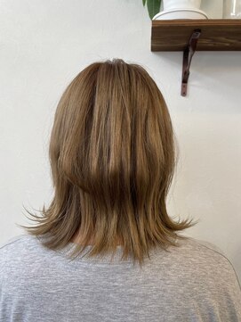 リリー LILY ヘアー メイク HAIR アンド & MAKE 顔周り大人可愛い夏ヘア こなれひし形ネオウルフ ハニーベージュ