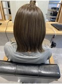 オリーブベージュ