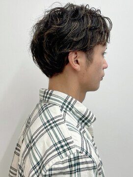 ラギッド 大野城店(RUGGED) 金髪メッシュ ナチュラルパーマ メンズカジュアル ショート