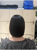 20代暗髪切りっぱなしボブ