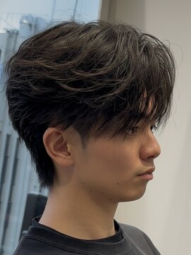 リロン 新宿(RIRON) センターパート×フェザーパーマ　ラウンドマッシュ　ハイライト