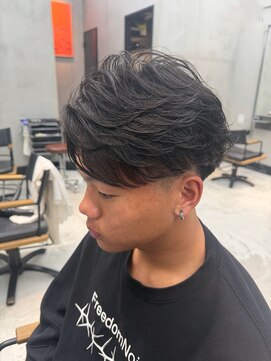 ネオン(NEON) 大人気！フェザーパーマ